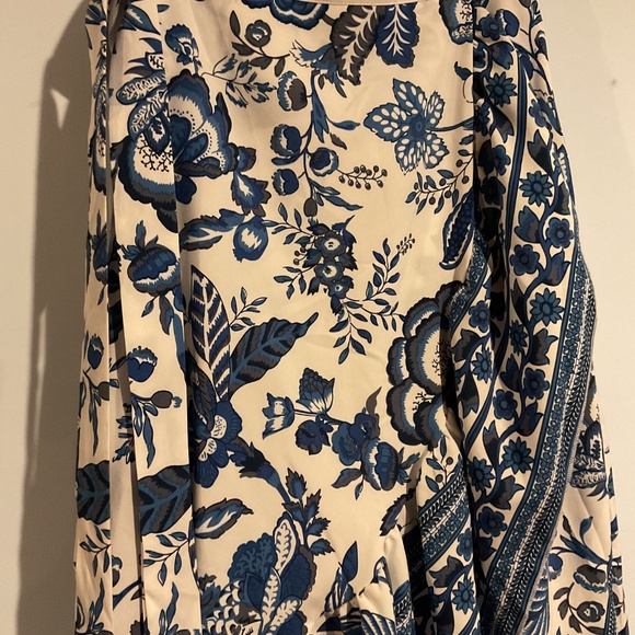 SHEIN Long blue patterned skirt size small 4 excellent - Picture 2 of 3